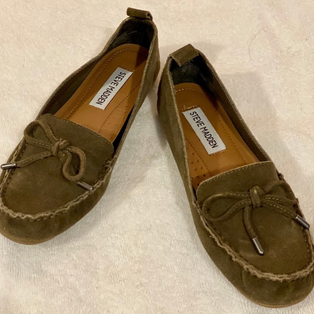 STEVE MADDEN Weverly flats dark green (olive) suede loafer (size 5 1/2)